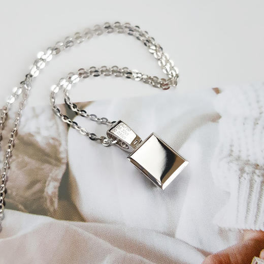 【天然正品】AU750白金时尚经典牛头款0.32克拉钻石吊坠项链F-G-SI13.5*6.1*4.7MM（皆取最大值）女士现售价：3680！100625DZ03 商品图4