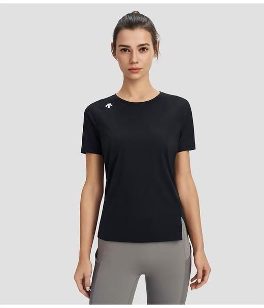 点此购买 迪桑特夏季女士小标开叉速干短袖T恤 37 322205 商品图1