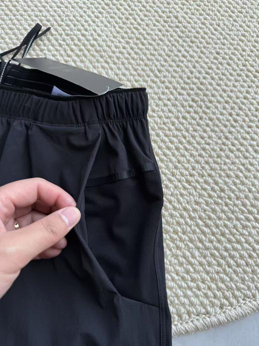 点此购买 始祖鸟夏季男士SHORT9轻量弹力速干短裤 jj 322139 商品图14