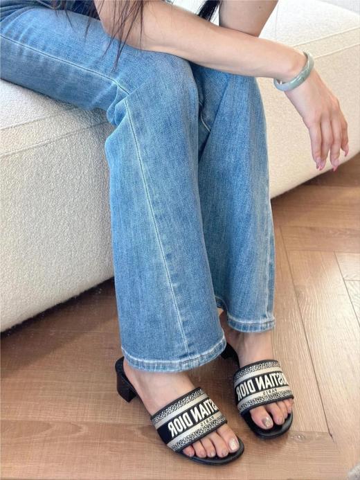 D加字母编织提花绣字纯皮平底方跟凉拖凉鞋 商品图2