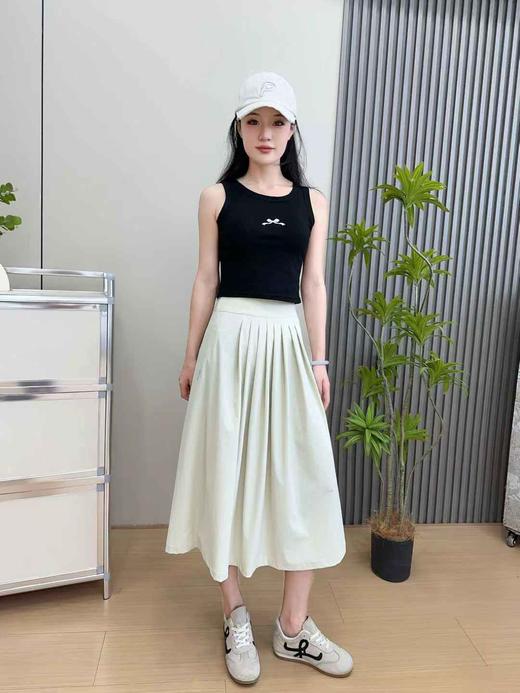 点此购买 迪桑特夏季通勤运动女士宽松梭织百褶半身裙 QK 322150 商品图1