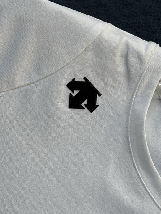 点此购买 迪桑特夏季女士小标开叉速干短袖T恤 37 322205 商品图8