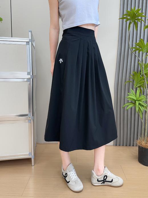 点此购买 迪桑特夏季通勤运动女士宽松梭织百褶半身裙 QK 322150 商品图8
