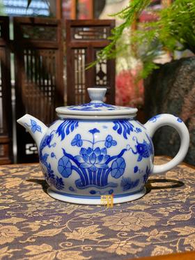 青花茶壶