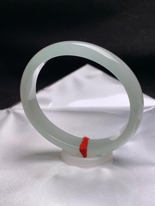 620301，53.2圈口，冰晴贵妃手镯，底子冰胶透手有光感，晴水底，底色清爽 商品图1