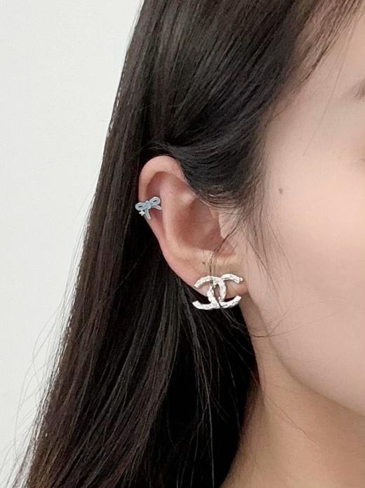 香奈儿雕纹双c耳钉（XJ） 商品图6