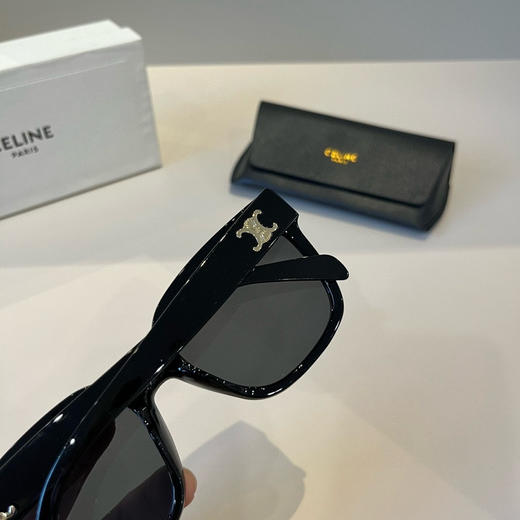 CELINE赛琳 TRIOMPHE logo标识 板材镜架 方形 太阳眼镜 女款 黑色（AN） 商品图8