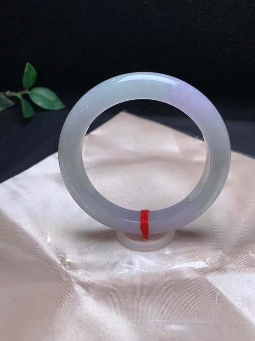 620294，57.8春彩手镯，  淡紫底色，干净清爽 商品图2