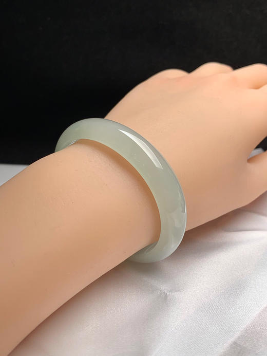 620301，53.2圈口，冰晴贵妃手镯，底子冰胶透手有光感，晴水底，底色清爽 商品图5