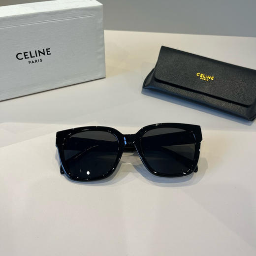 CELINE赛琳 TRIOMPHE logo标识 板材镜架 方形 太阳眼镜 女款 黑色（AN） 商品图5