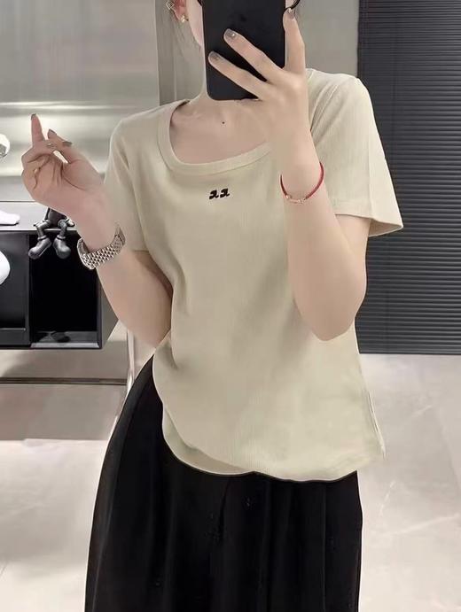 清仓价2025~超弹螺纹棉浅卡其刺绣小标T恤-喜出 商品图2
