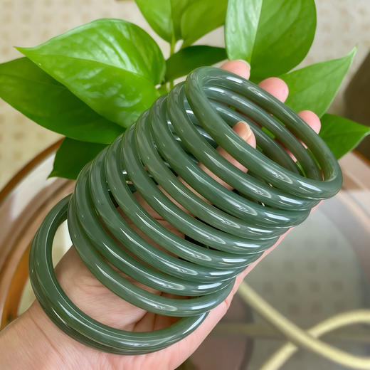 和田玉（青玉）手镯--湖水绿（圈口请备注留言） 商品图1