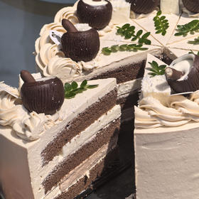 生椰拿铁（咖啡奶油，巧克力奶冻和椰奶冻夹心）