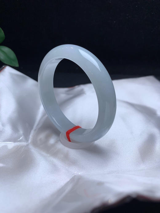 620293，52.8淡晴底正圈手镯，清新淡晴底色  接近白月光，整体底妆特别细润 商品图2