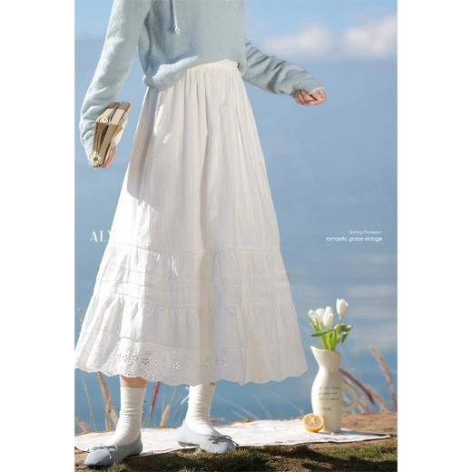 鹿向南「慵懒时光」白色蛋糕半身裙女夏新款&蓝色上衣 商品图0