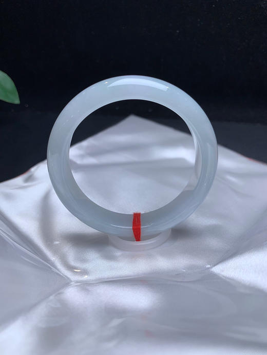 620293，52.8淡晴底正圈手镯，清新淡晴底色  接近白月光，整体底妆特别细润 商品图3