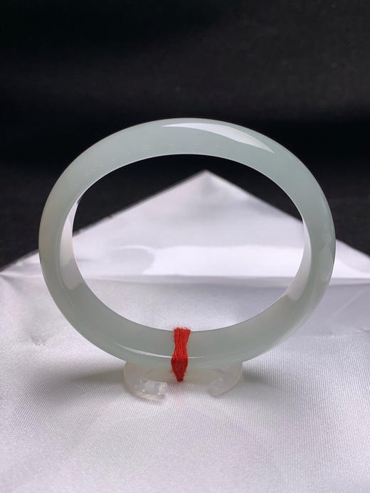 620301，53.2圈口，冰晴贵妃手镯，底子冰胶透手有光感，晴水底，底色清爽 商品图3