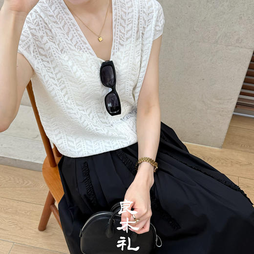 【预售7天】V领上衣（572110） 商品图1