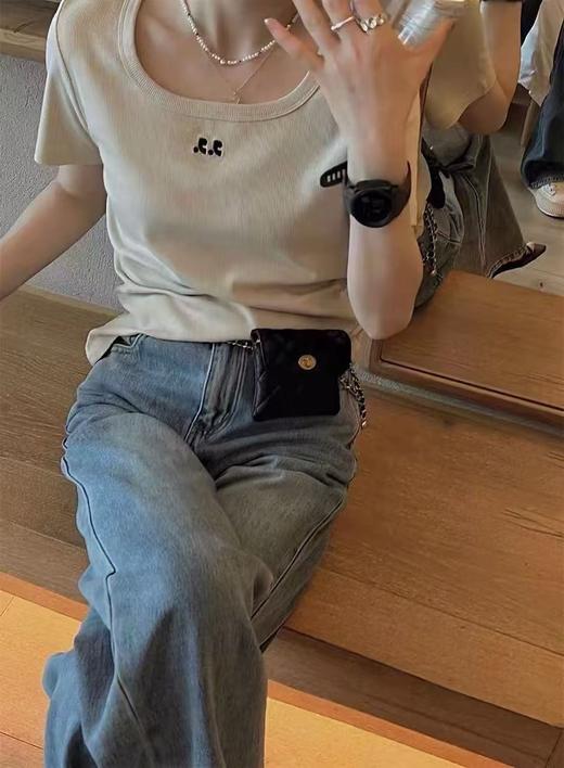 清仓价2025~超弹螺纹棉浅卡其刺绣小标T恤-喜出 商品图1