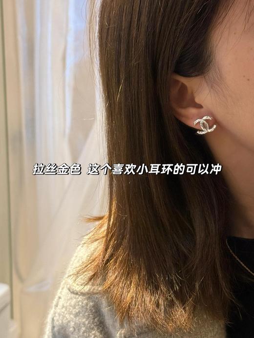 香奈儿雕纹双c耳钉（XJ） 商品图3