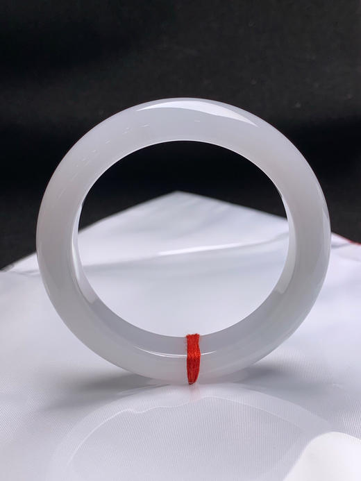 620300，52.6圈口，糯冰白月光正圈平安镯，种水好，底子白净细润，整体非常清爽秀气 商品图0