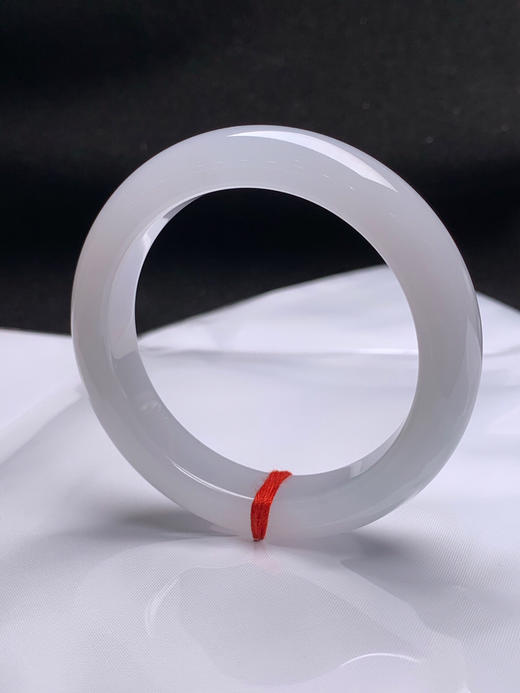 620300，52.6圈口，糯冰白月光正圈平安镯，种水好，底子白净细润，整体非常清爽秀气 商品图2