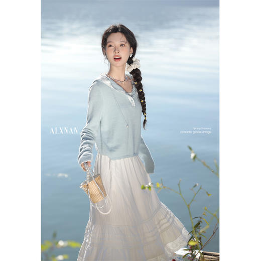 鹿向南「慵懒时光」白色蛋糕半身裙女夏新款&蓝色上衣 商品图1