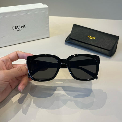 CELINE赛琳 TRIOMPHE logo标识 板材镜架 方形 太阳眼镜 女款 黑色（AN） 商品图4