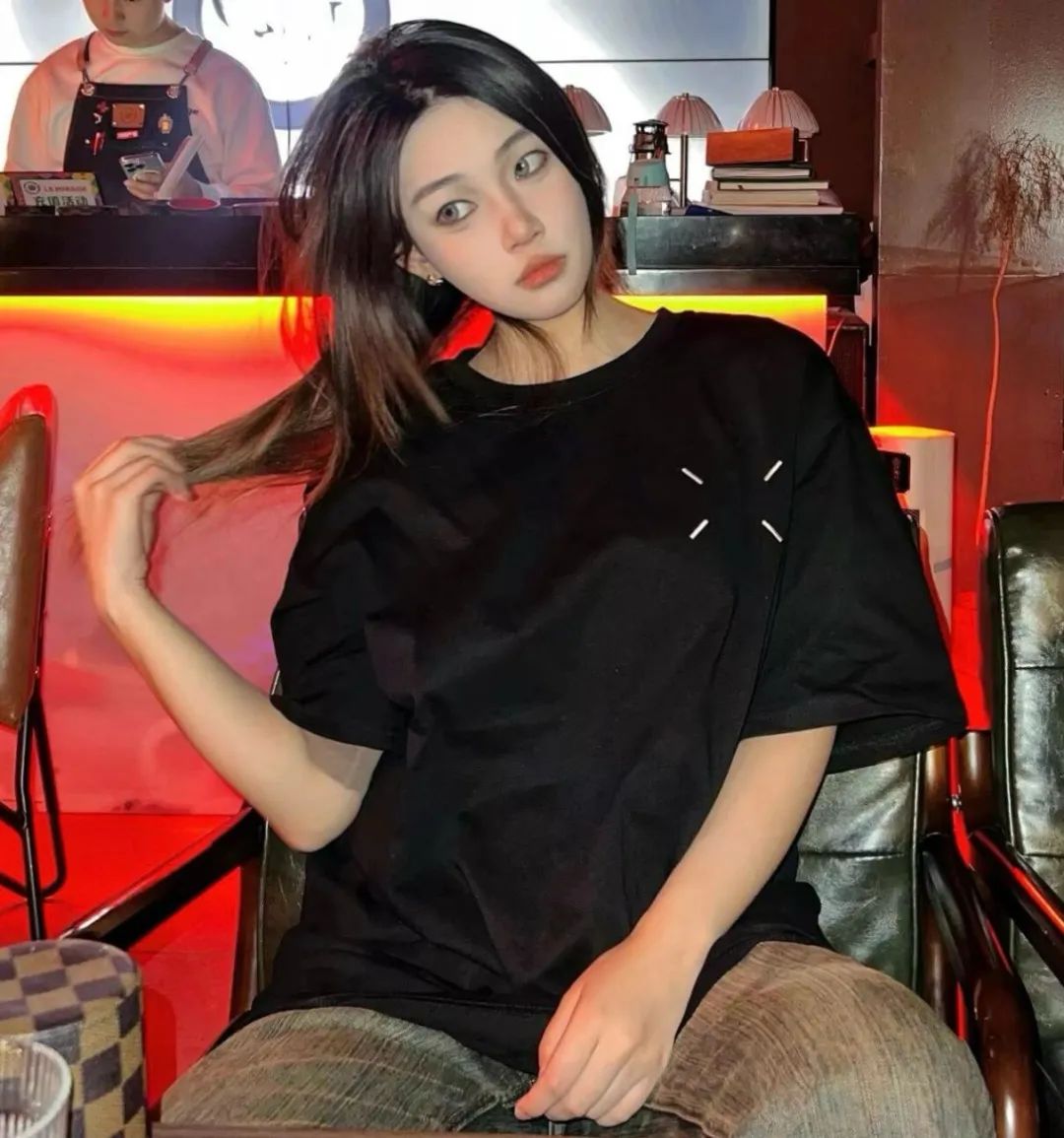 马吉拉四角缝线后背印花短袖T恤