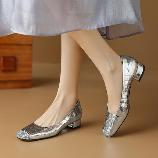 【预售5天】百搭配裙子低跟银色单鞋女春秋新款浅口方头亮片四季鞋TX&TX446 商品图2