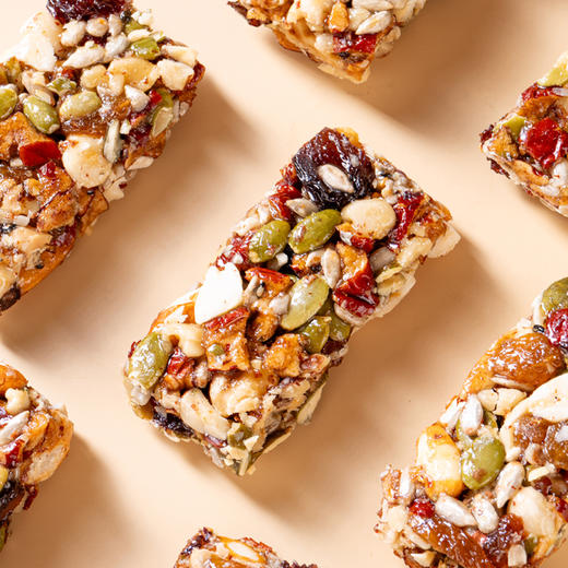 【黄芪党参八宝切糕】满满的坚果、籽类和果类，用料超丰富！一口下去，能尝到多种食材的不同口感，香甜又有嚼劲，越嚼越香。 商品图4