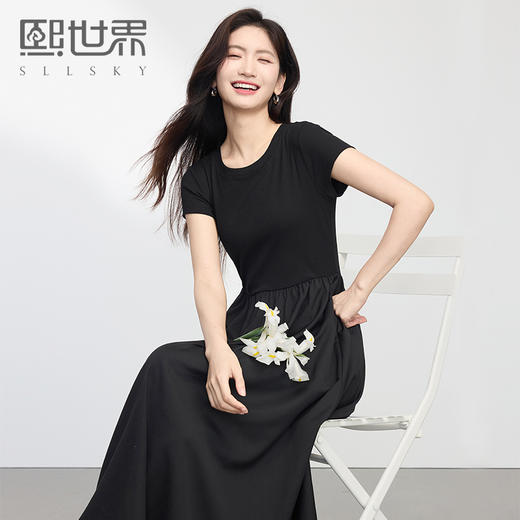 【专属特价】熙世界法式赫本风黑色连衣裙女2025夏季新款通勤气质显瘦收腰裙子 商品图0