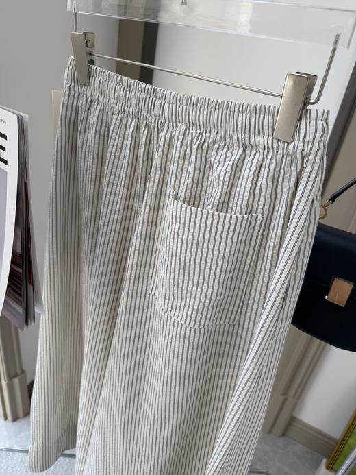 点此购买 北欧小众女士休闲版型松紧腰系带泡泡纱条纹阔腿裤裙裤 xj 322303 商品图10