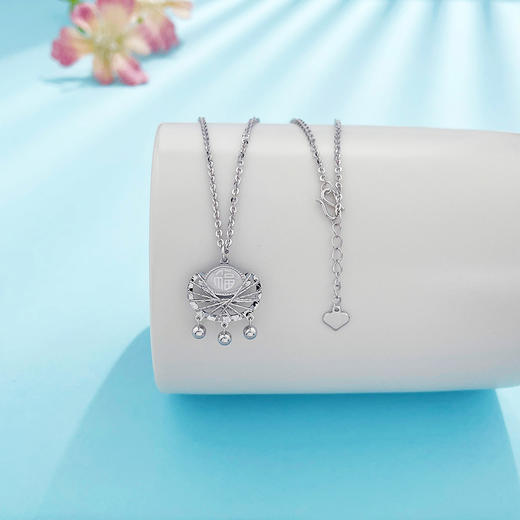 【限时8.8折】【线上铂金馆】PT950 #绕线 【精品】铂金镂空调节绕线福锁铃铛流苏圆满福字锁包套链(BFPTTL00040)预售产品下单后不退款不退货不换货不补差价) 商品图0