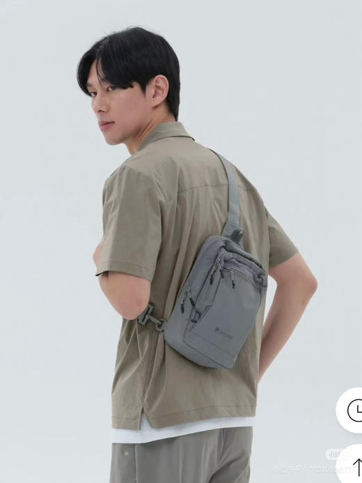 韩单正品 SnowPeak 25款男女通用5L尼龙单肩包斜挎包
尺寸17.5*7.5*26
四个颜色：
黑色/灰色/绿色/灰白色

原价99000韩元 商品图7