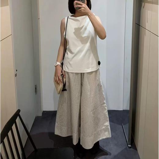 点此购买 北欧小众女士休闲版型松紧腰系带泡泡纱条纹阔腿裤裙裤 xj 322303 商品图3