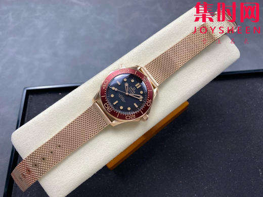 钢铁侠同款 欧米茄VS海马300米系列 男士腕表 新款海马007 青铜金与勃根地红的融合海马300米，VS定制Cal.8806一体 商品图3