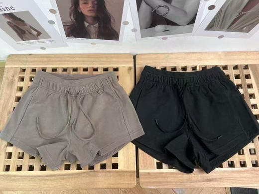 原单正品露露今夏最火的短裤🔥显瘦神裤Inner Glow HR Short 3“⁨ 运动短裤】⁤
上身不束缚❗️舒适显瘦❗️爱运动的辣妹必备
游牧灰，黑色 商品图2