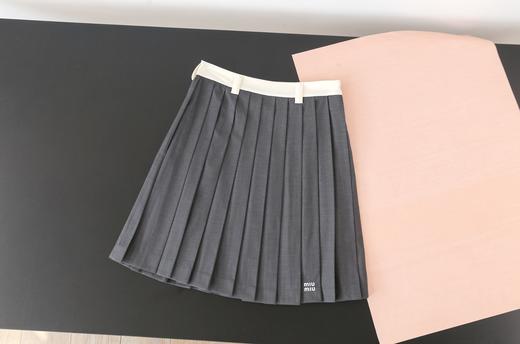 点此购买 miumiu缪缪夏季女士百褶迷你半身裙 xg 322330 商品图12
