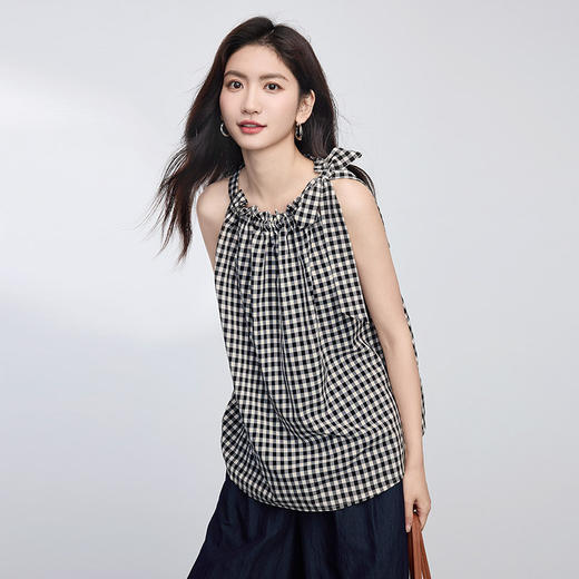 【周末秒杀】熙世界法式复古格子无袖衬衫女2025夏日新款别致宽松挂脖背心上衣 商品图4