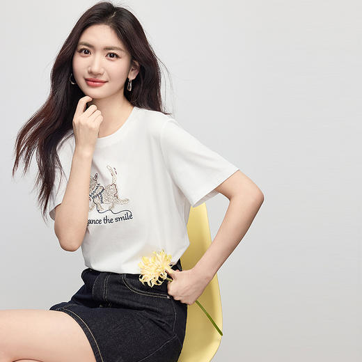 【专属特价】熙世界小狗t恤短袖女夏季2025新款休闲宽松刺绣圆领体恤正肩上衣 商品图3