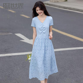 【专属特价】熙世界度假风镂空绣花V领连衣裙女夏季设计感短袖拼接假两件裙子