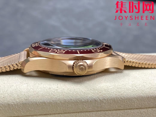 钢铁侠同款 欧米茄VS海马300米系列 男士腕表 新款海马007 青铜金与勃根地红的融合海马300米，VS定制Cal.8806一体 商品图5