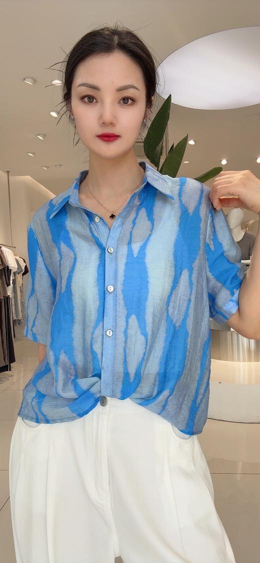 582568天丝竖纹套头衬衫，（背心为模特私人服饰） 商品图3