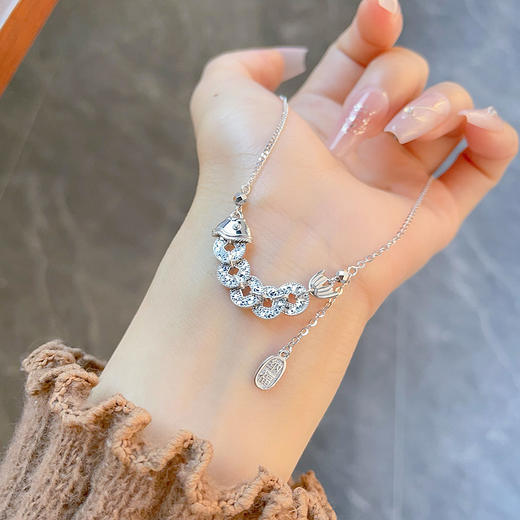 【限时8.8折】【线上铂金馆】PT950 #碎碎冰 #招财纳福 【国际铂金协会】铂金镂空锦鲤碎碎冰方孔金币仿五帝币调节套链(BTL00300)预售产品下单后不退款不退货不换货不补差价) 商品图4