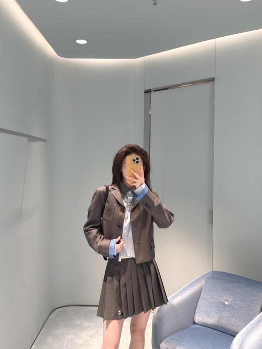 点此购买 miumiu缪缪夏季女士百褶迷你半身裙 xg 322330 商品图6