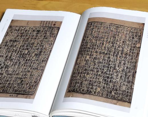 《元本黄帝内经素问》，16开，布面精装，全三册，（唐）王冰注;（宋）林亿等校正 ;（宋）孙兆改误.，国家图书馆出版社2025年一版一印，706页，定价360元，毛边+藏书票+编号本：324元， 商品图11