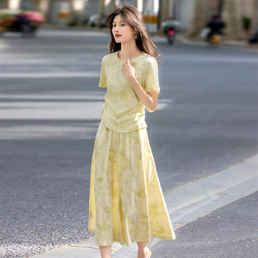 熙世界巨好看的夏装套装女2025新款艺术晕染短袖T恤半身裙两件套 商品图4