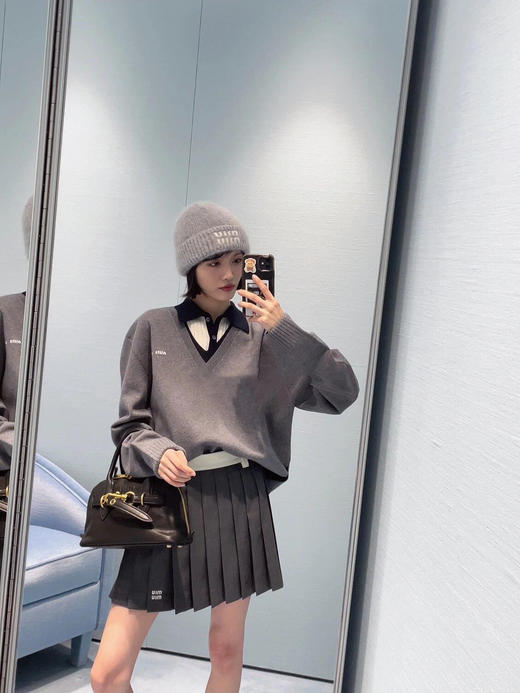 点此购买 miumiu缪缪夏季女士百褶迷你半身裙 xg 322330 商品图3