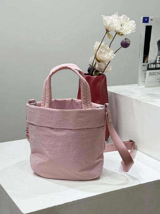 点此购买 lululemon露露On My Level女士小款手袋时尚单肩手提包 sz 322235 商品图4